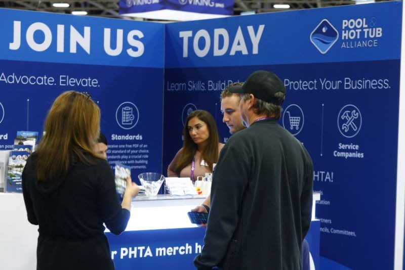 PSP Expo attendees at the PHTA booth